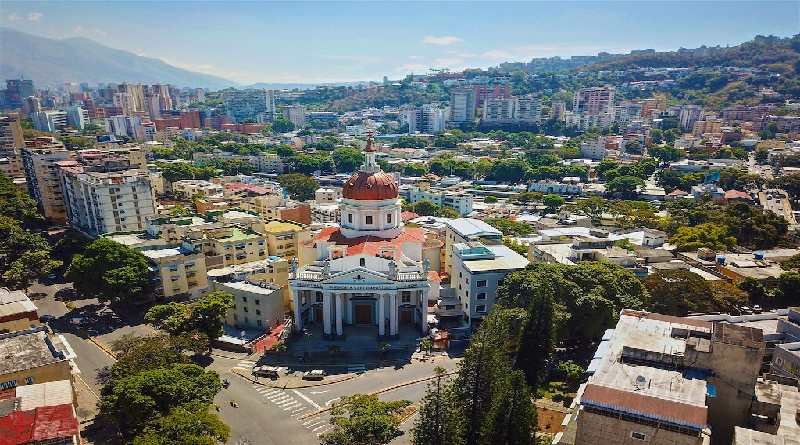Basílica de San Pedro es remozada para recibir feligreses durante Semana Santa