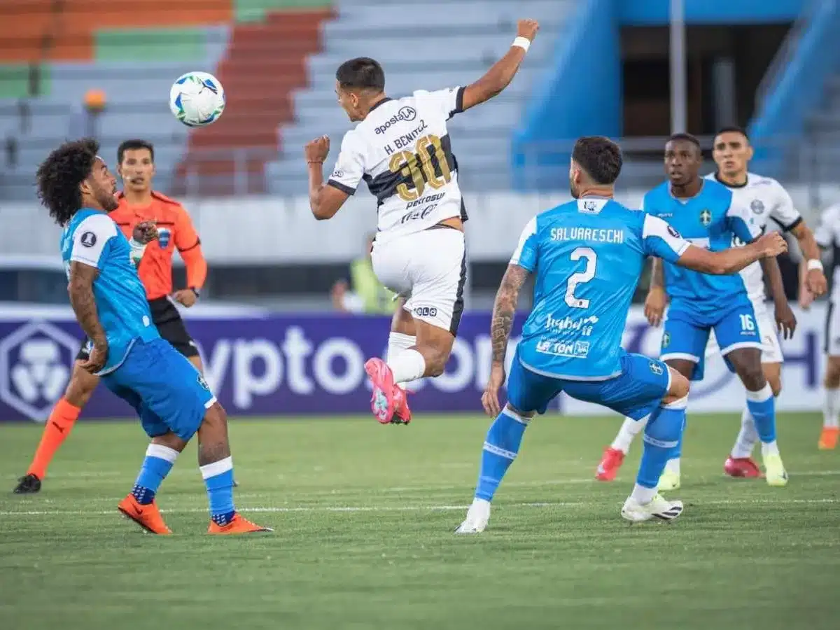 El Mono Suárez fue titular en el triunfo de San Antonio