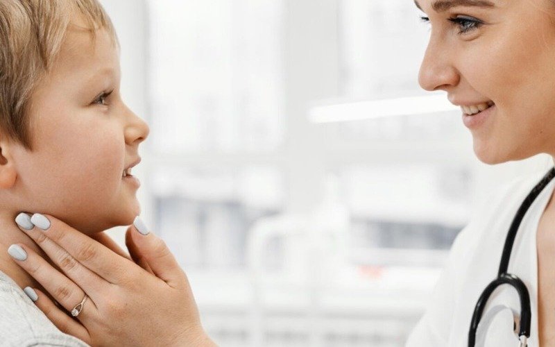 Descubren dos factores que aumentan el riesgo de cáncer de tiroides en niños