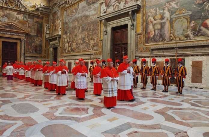 Cardenales de la línea de Francisco suenan como favoritos a sucederlo