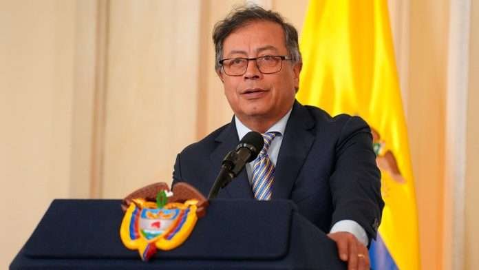 Petro ordena suspender operaciones del Ejército contra grupo armado EMBF