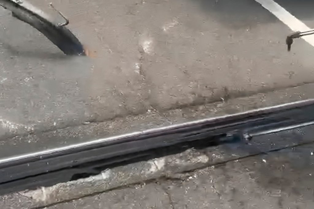 Quitan viga de hierro levantada en Puente Orinoquia