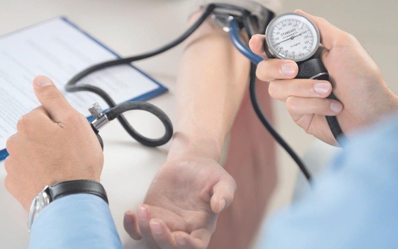 Reducir la hipertensión no solo protege el corazón, también reduce el riesgo de demencia