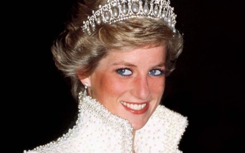Subastan una colección de más de 200 piezas del armario de Lady Di