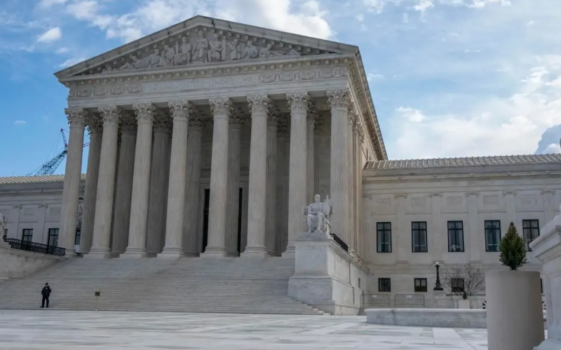 Tribunal Supremo de EEUU mantiene veto que impide a Trump usar ley de guerra para deportar a venezolanos