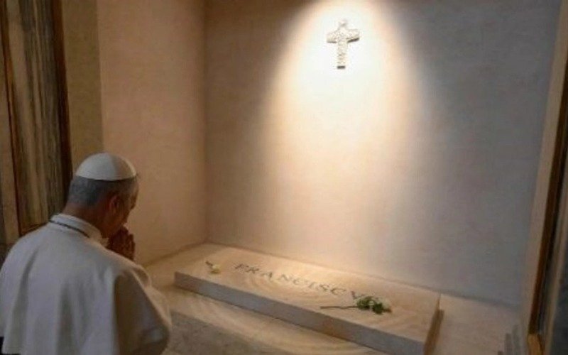 Papa León XIV acude a la tumba de Francisco tras visitar por sorpresa un santuario agustino