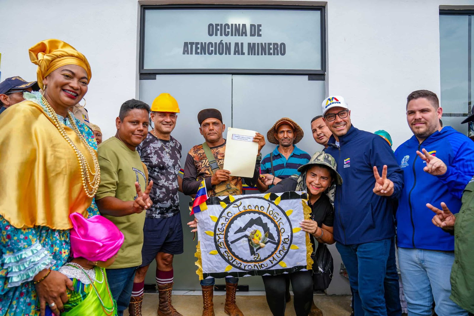 Ministro Héctor Silva inaugura Oficina de Atención al Minero en El Callao y fortalece el sector con la firma de alianzas mineras