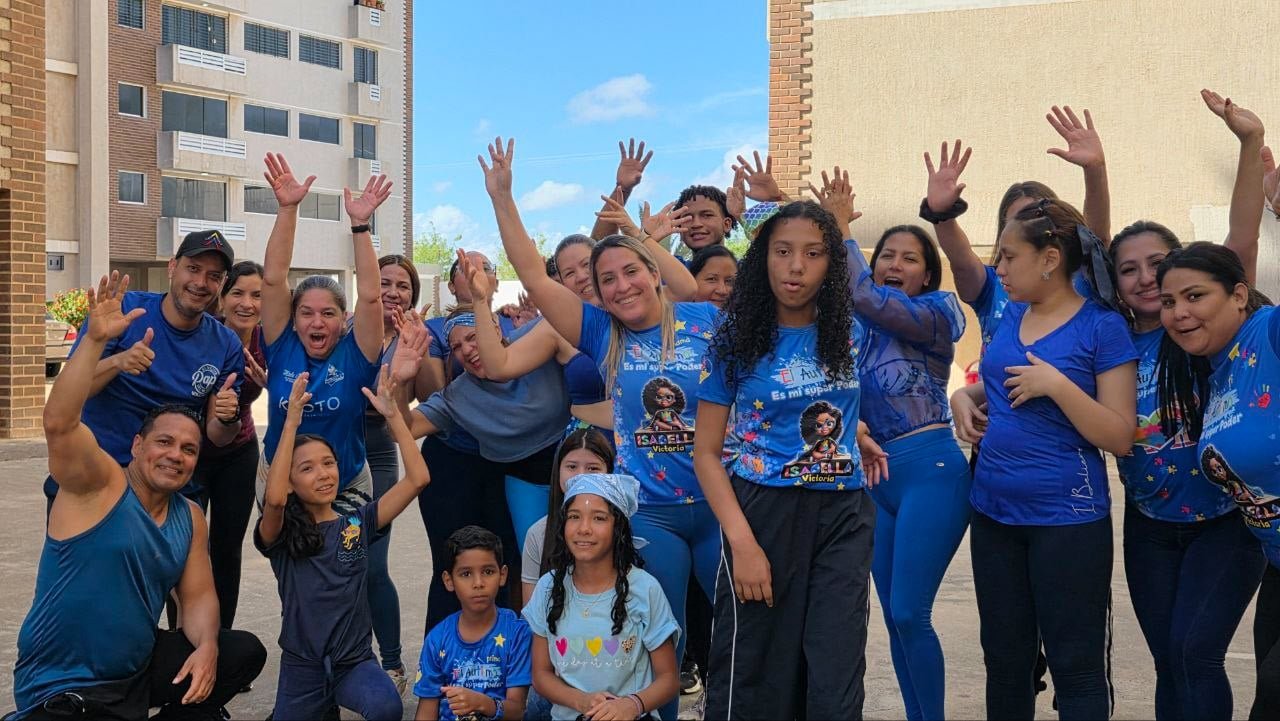 Las Palmeras 2 celebra el Día Mundial del Autismo con ejemplo de organización ciudadana
