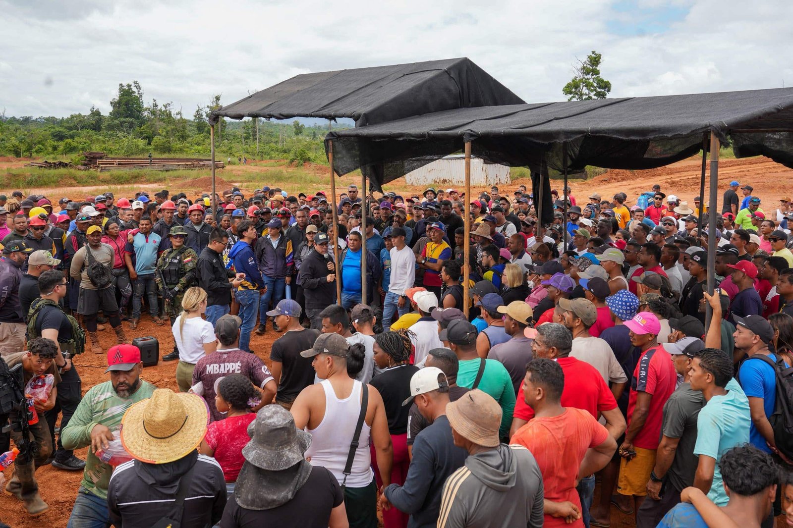 Gobierno Bolivariano fortalece la organización y garantiza atención integral al pueblo minero de Las Claritas