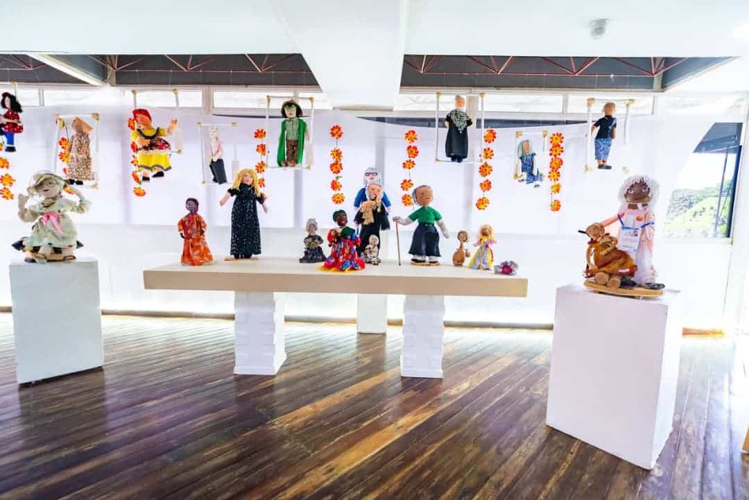 114 muñecas artesanales narran la historia de la mujer venezolana en una exposición en Caroní