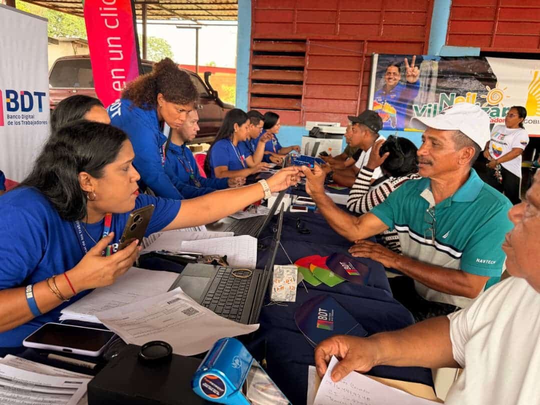 Más de 900 beneficiados en jornada de atención al sector comercio y nuevos emprendedores en Las Claritas