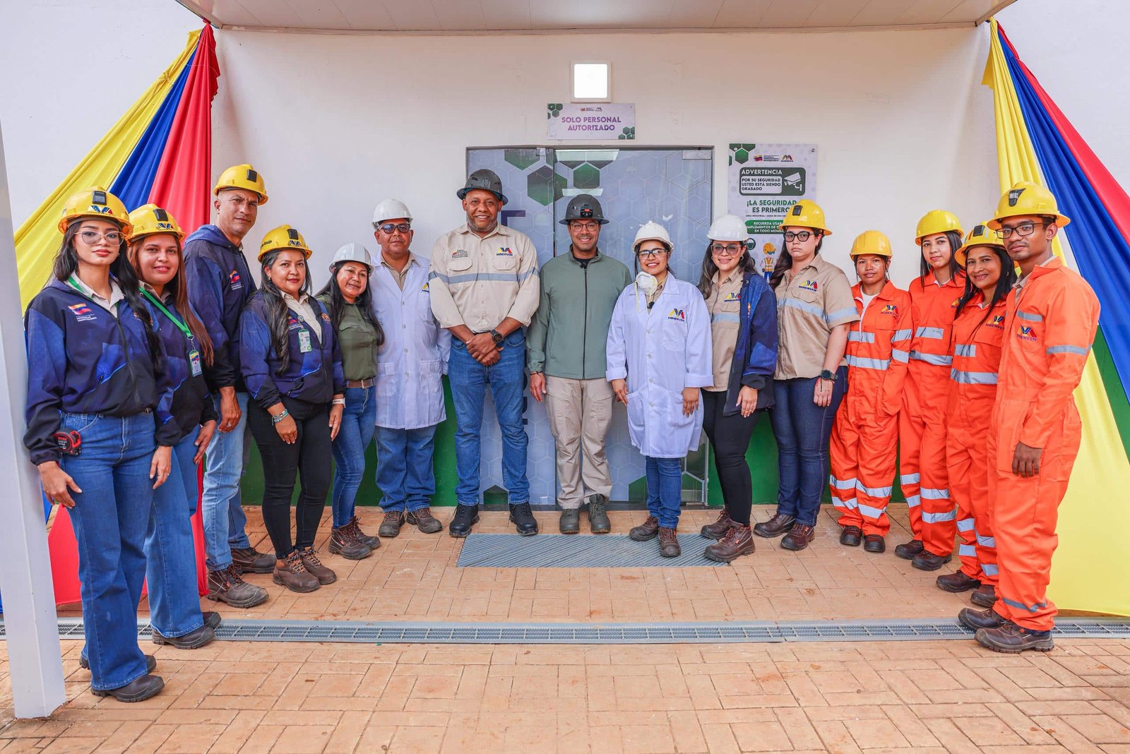 Héctor Silva inaugura Laboratorio Industrial y realiza entrega de maquinarias en Minerven